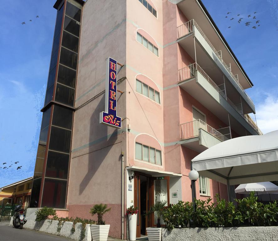 Hotel Riz Finale Ligure Exterior foto